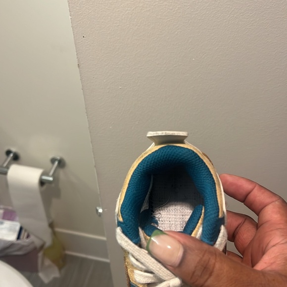 Toddler Jordan retro 4 Starbucks colorway tan and teal , size toddler 7 - Picture 3 of 4